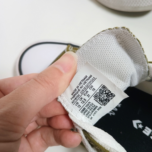 Converse Low Tops Olive Green Kids size 13 - Picture 6 of 6